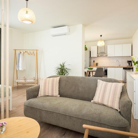 Cozy Room & Studio Kali ロヴィニ エクステリア 写真